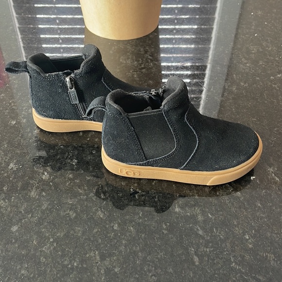 Gently used Ugg boots - Picture 3 of 6